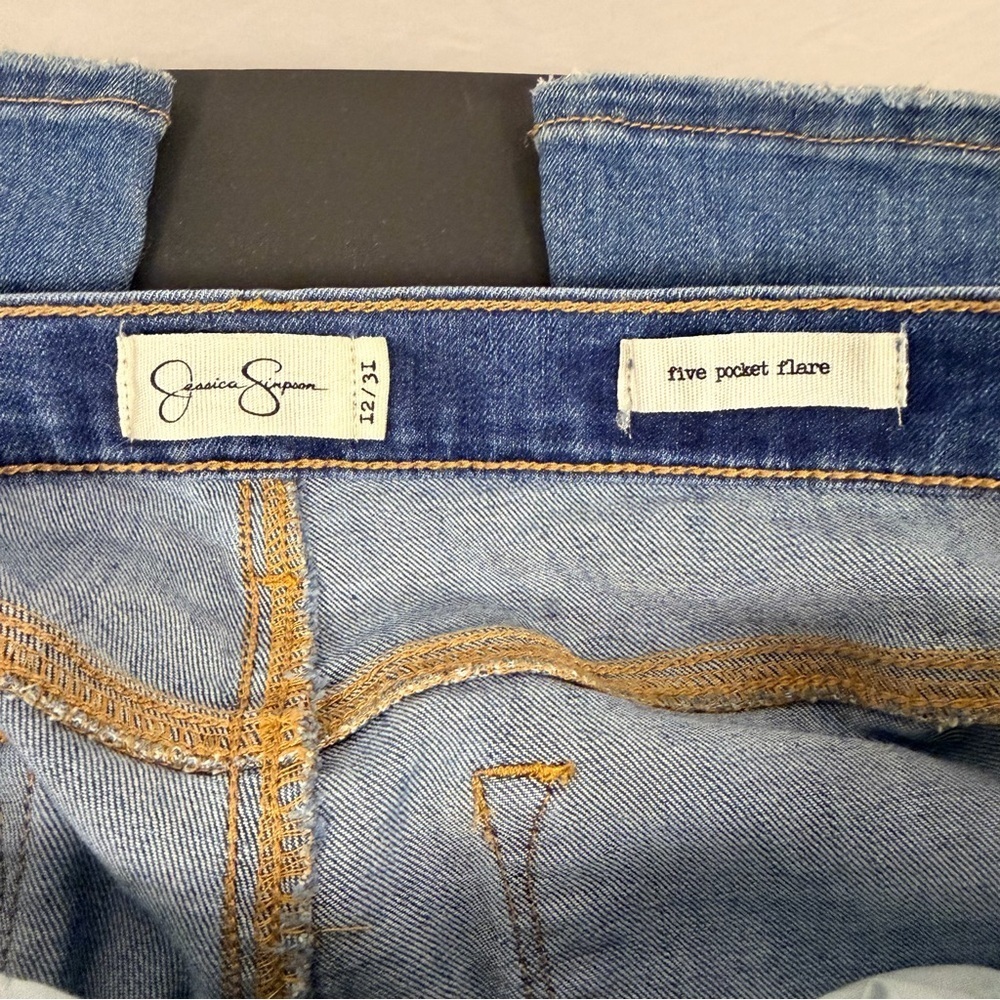Jessica Simpson 5 Pocket Flare Blue Jean Size 12/31 - Picture 3 of 8
